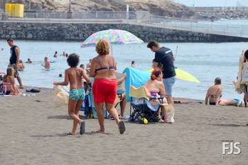 El Ayuntamiento impulsa una nueva campaña de concienciación medioambiental en las playas del municipio (Foto TA)